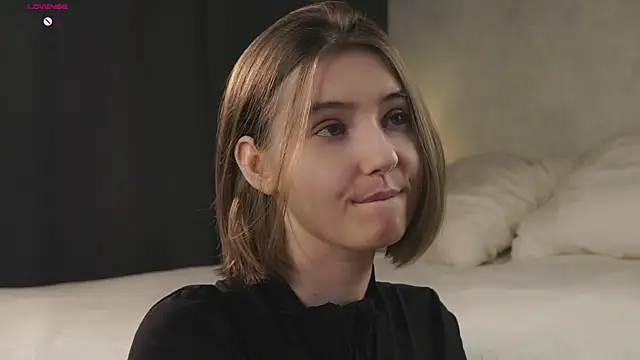 MeghanElson online show from April 14, 12:43 pm