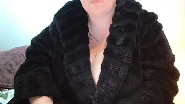 busty-bella1 online show from January 7, 11:37 am