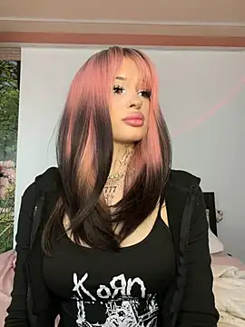 madelinexx online show from March 25, 2:16 pm