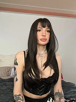 madelinexx online show from April 4, 9:27 am