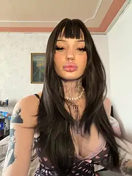 madelinexx online show from May 4, 12:19 pm