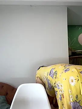 Snapshot of Elizabeth_Dupont chatting on October 1, 6:56 pm Elizabeth Dupont online show from October 1, 6:56 pm