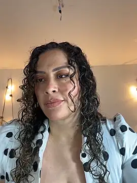 Snapshot of Elizabeth_Dupont chatting on October 29, 7:02 pm Elizabeth Dupont online show from October 29, 7:02 pm