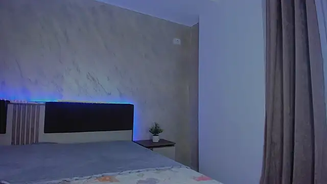 Snapshot of AliyaWade_ chatting on November 20, 3:51 am AliyaWade online show from November 20, 3:51 am