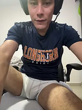 Snapshot of Huge_latin_cock chatting on April 20, 8:10 pm Huge latin cock online show from April 20, 8:10 pm