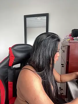 hurren pasha online show from December 18, 7:52 pm