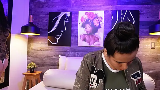 Snapshot of DanyAndAlexa chatting on October 21, 12:48 pm DanyAndAlexa online show from October 21, 12:48 pm