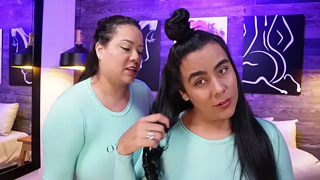 Snapshot of DanyAndAlexa chatting on October 22, 1:10 pm DanyAndAlexa online show from October 22, 1:10 pm