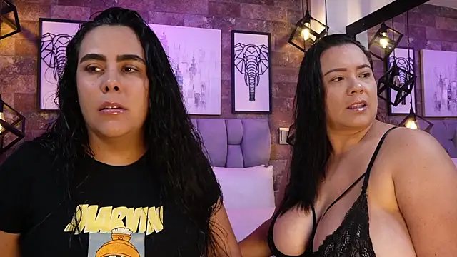 Snapshot of DanyAndAlexa chatting on February 19, 1:19 pm DanyAndAlexa online show from February 19, 1:19 pm