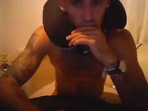 Snapshot of jonypijon222 chatting on January 20, 4:43 am jonypijon222 online show from January 20, 4:43 am