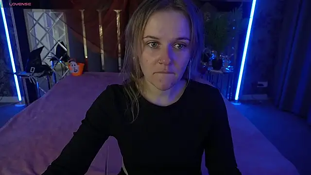 Snapshot of MaribelRiverr_ chatting on October 27, 6:36 am MaribelRiverr online show from October 27, 6:36 am