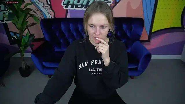 Snapshot of MaribelRiverr_ chatting on October 21, 5:40 am MaribelRiverr online show from October 21, 5:40 am