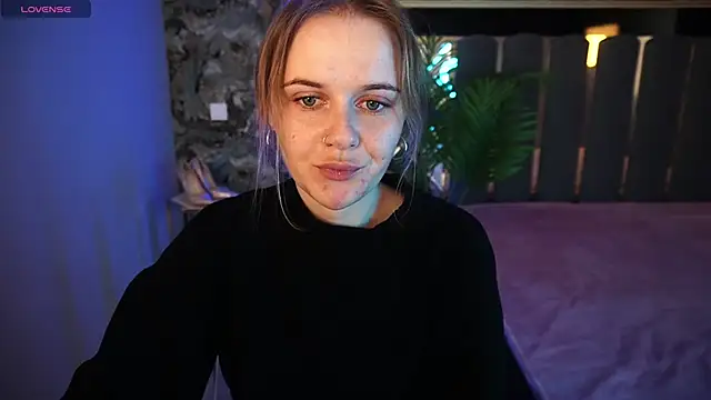 Snapshot of MaribelRiverr_ chatting on November 4, 6:39 am MaribelRiverr online show from November 4, 6:39 am