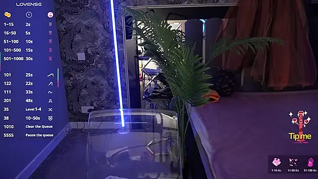 Snapshot of MaribelRiverr_ chatting on October 31, 6:43 am MaribelRiverr online show from October 31, 6:43 am