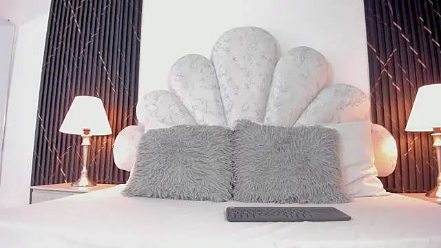 Jaslyn  Smith online show from March 18, 5:03 pm