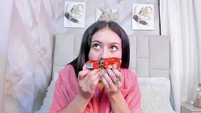 Snapshot of Jaslyn__Smith chatting on February 20, 5:04 pm Jaslyn Smith online show from February 20, 5:04 pm