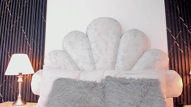 Jaslyn  Smith online show from April 14, 5:07 pm