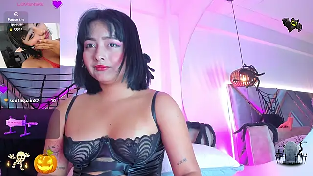 KimVelezz online show from November 3, 7:17 pm