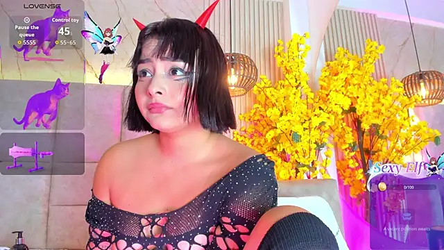 Snapshot of KimVelezz chatting on April 30, 7:21 pm KimVelezz online show from April 30, 7:21 pm