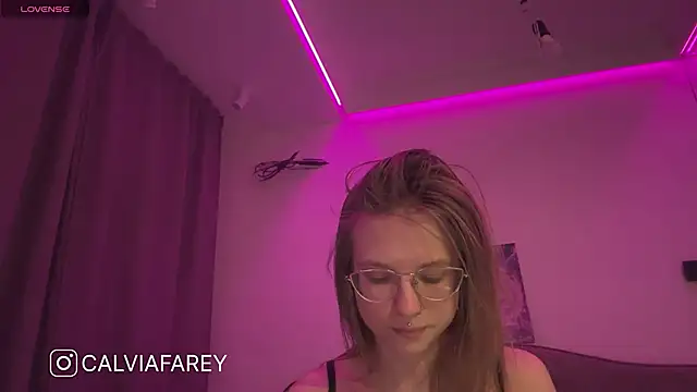 calviafarey online show from February 13, 3:07 am