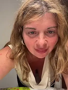 Lombada online show from June 10, 9:05 pm