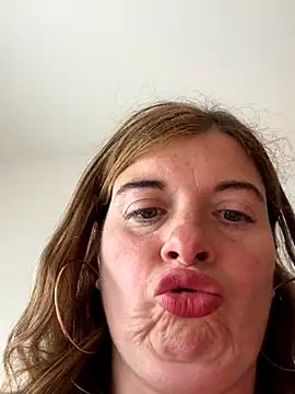 Snapshot of Lombada chatting on September 23, 9:05 am Lombada online show from September 23, 9:05 am