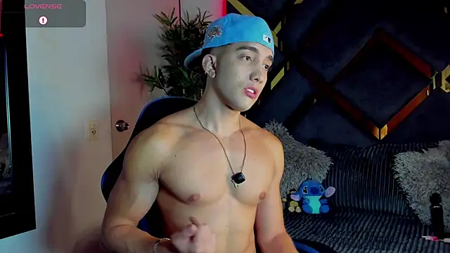 Snapshot of jeicob_stone chatting on June 27, 12:27 am jeicob stone online show from June 27, 12:27 am