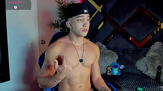 Snapshot of jeicob_stone chatting on June 26, 4:40 am jeicob stone online show from June 26, 4:40 am