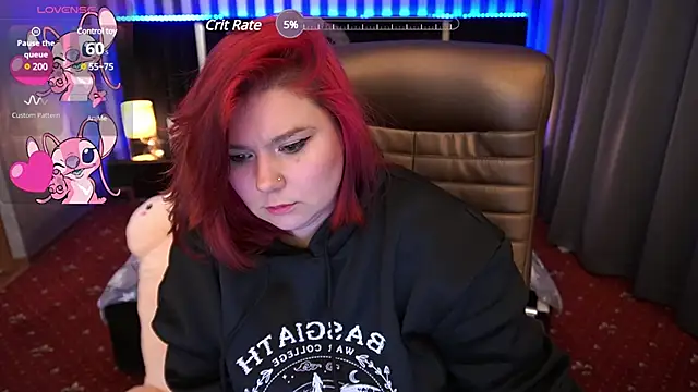 Snapshot of BettyDark chatting on March 11, 2:42 am BettyDark online show from March 11, 2:42 am