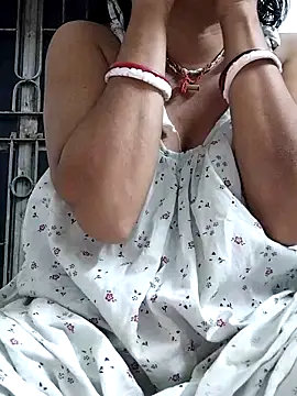 miss-Riy online show from April 4, 5:30 pm