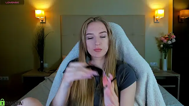 Snapshot of Stacy_River chatting on February 19, 9:28 am Stacy River online show from February 19, 9:28 am