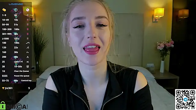 Stacy River online show from December 19, 9:44 am