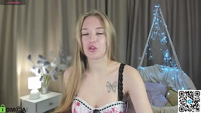 Snapshot of Stacy_River chatting on October 15, 9:39 am Stacy River online show from October 15, 9:39 am