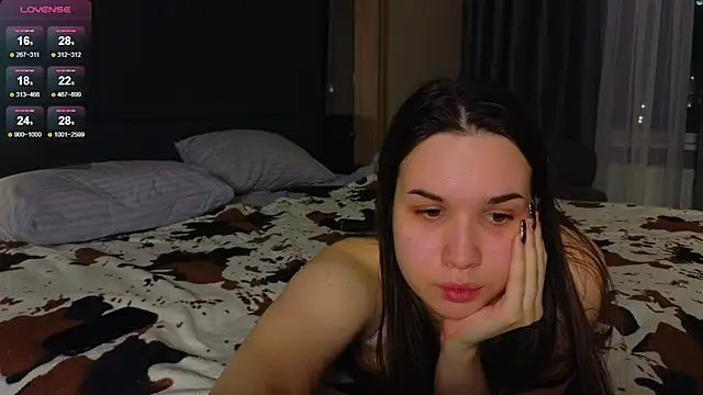 Snapshot of Roxie_Mils chatting on March 14, 6:29 pm Roxie Mils online show from March 14, 6:29 pm