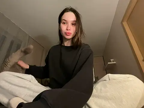 Snapshot of Roxie_Mils chatting on November 9, 9:08 pm Roxie Mils online show from November 9, 9:08 pm