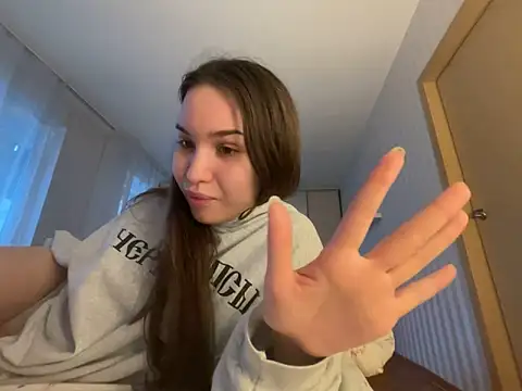 Snapshot of Roxie_Mils chatting on December 20, 8:06 am Roxie Mils online show from December 20, 8:06 am