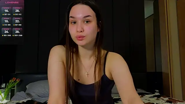 Snapshot of Roxie_Mils chatting on March 20, 6:09 pm Roxie Mils online show from March 20, 6:09 pm