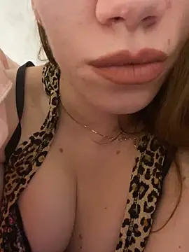 Snapshot of EvaRush chatting on December 2, 12:15 am EvaRush online show from December 2, 12:15 am