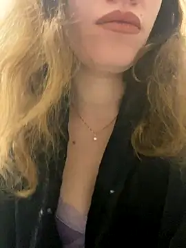 Snapshot of EvaRush chatting on December 2, 11:57 pm EvaRush online show from December 2, 11:57 pm