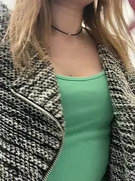 Snapshot of EvaRush chatting on March 23, 2:04 am EvaRush online show from March 23, 2:04 am