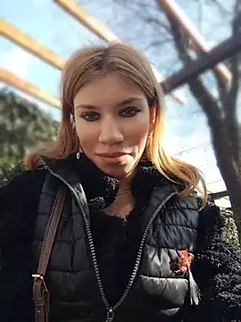 EvaRush online show from March 15, 12:45 pm