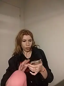 Snapshot of EvaRush chatting on December 17, 9:53 pm EvaRush online show from December 17, 9:53 pm