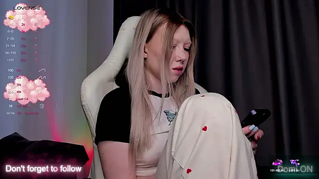 takeyourmolly online show from March 13, 7:24 am