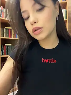 Chloe  Moon online show from June 12, 2:15 pm