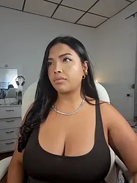 Snapshot of Aniee_Leeee chatting on February 25, 1:41 am Aniee Leeee online show from February 25, 1:41 am