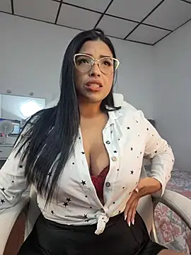 Snapshot of Aniee_Leeee chatting on March 1, 7:37 pm Aniee Leeee online show from March 1, 7:37 pm