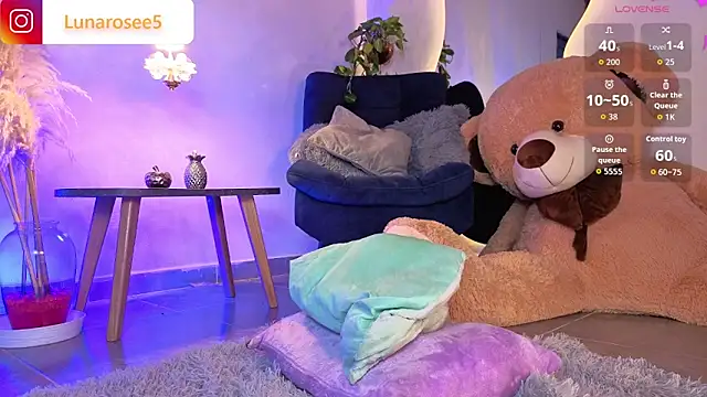 Snapshot of LunaRose5 chatting on October 23, 3:38 am LunaRose5 online show from October 23, 3:38 am