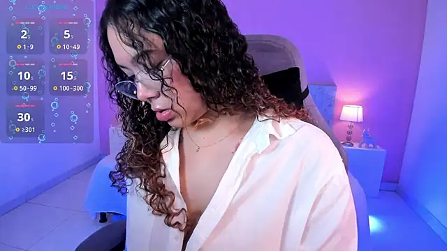 Snapshot of LunaRose5 chatting on March 8, 3:39 am LunaRose5 online show from March 8, 3:39 am