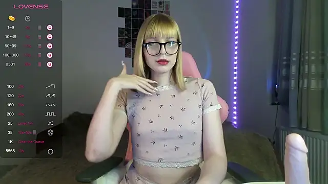 joy pretty online show from December 14, 2:22 am