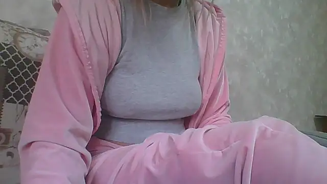 Snapshot of Emma_99 chatting on October 10, 8:59 am Emma 99 online show from October 10, 8:59 am